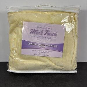 NWT Alpine Mink Touch Luxury Baby Blanket 30”x40” Yellow